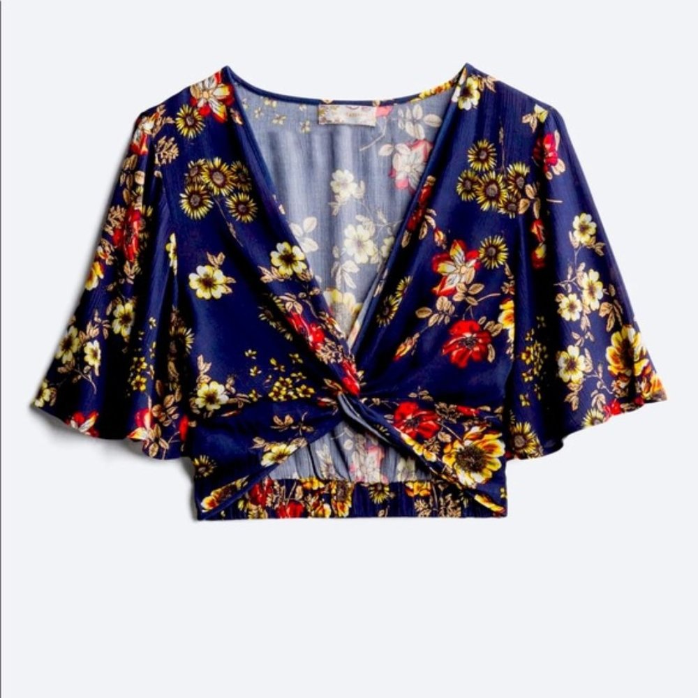 Band of Gypsies Aribah V Neck Crop Top